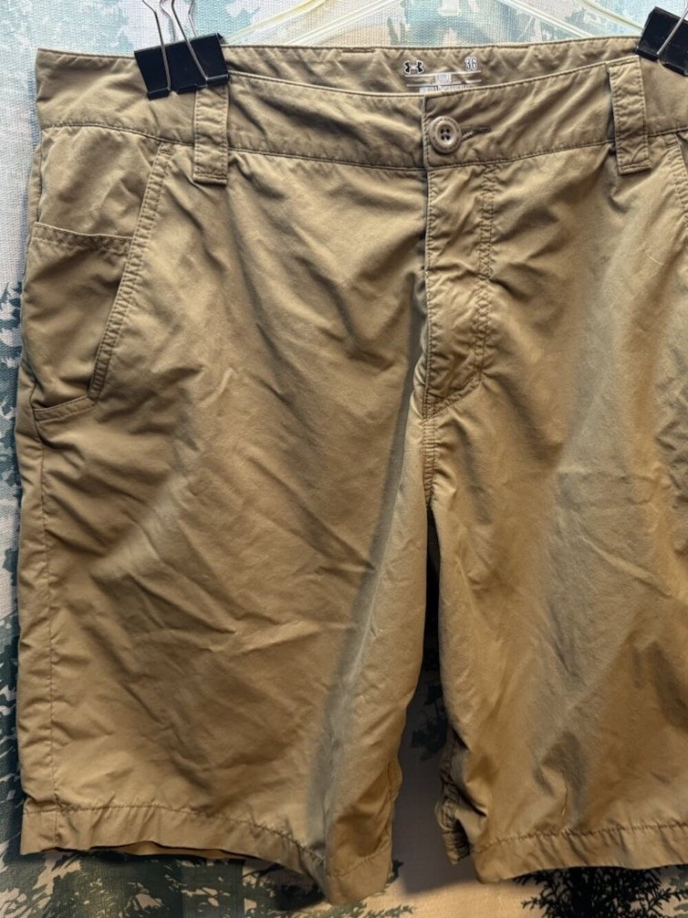 Under Armour Shorts Mens 36 Khaki HeatGear Loose Fit Golf Performance Casual